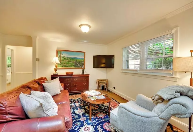 Charming Cottage   Near Wake Forest!
