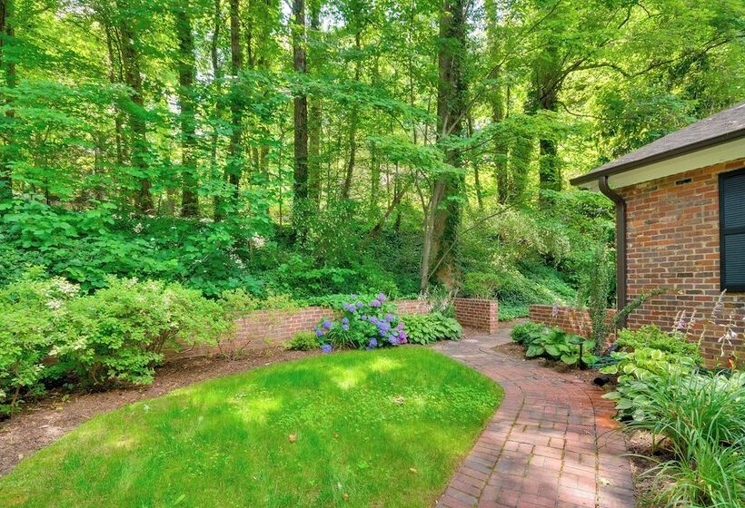 Charming Cottage   Near Wake Forest!