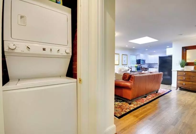 Charming Cottage   Near Wake Forest!