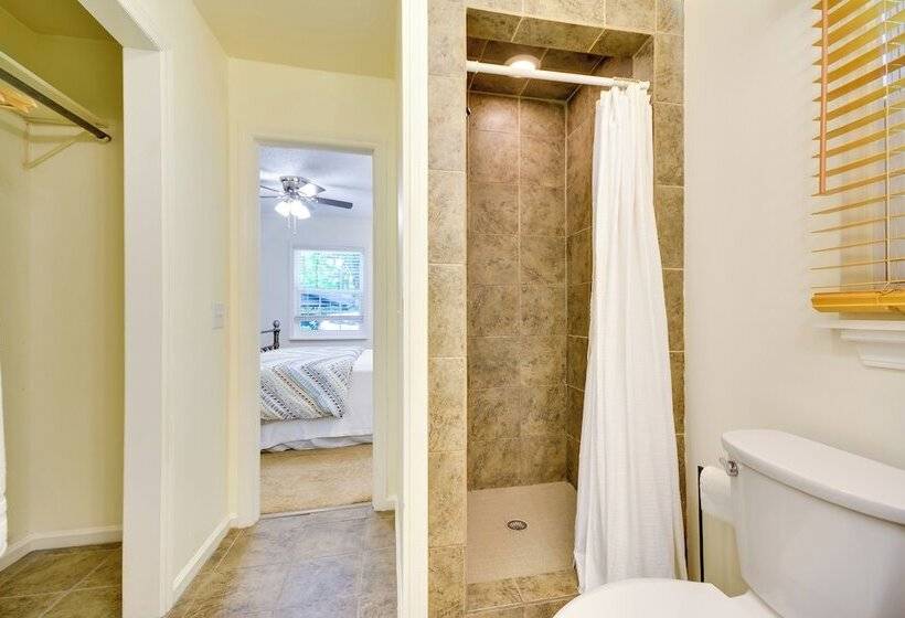 Charming Cottage   Near Wake Forest!