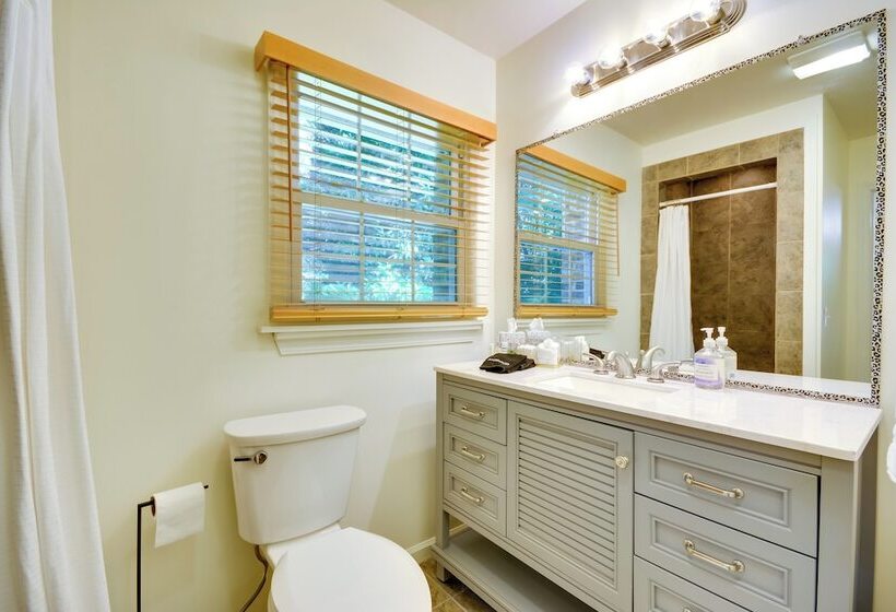 Charming Cottage   Near Wake Forest!