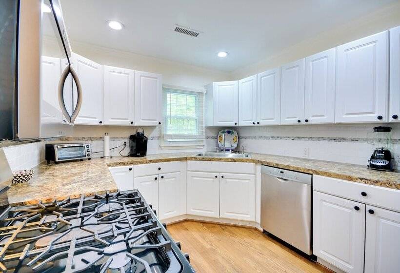 Charming Cottage   Near Wake Forest!