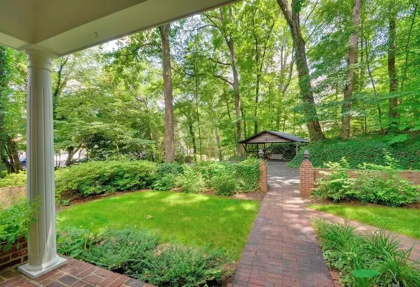 Charming Cottage   Near Wake Forest!