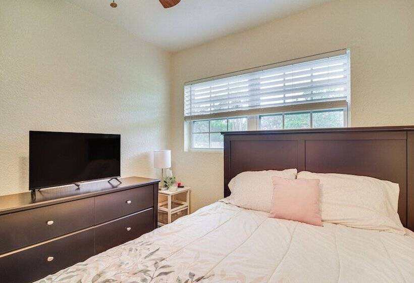 Charming Seminole Home W/ Patio: 6 Mi To Beaches!