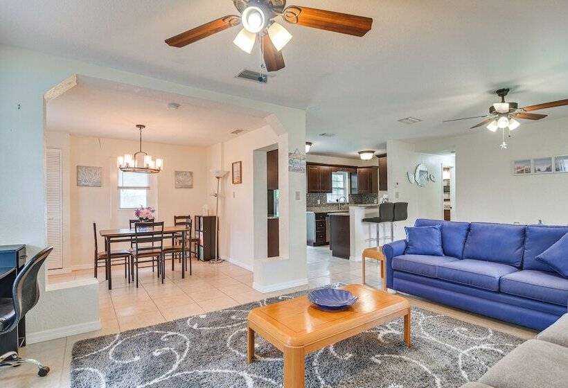 Charming Seminole Home W/ Patio: 6 Mi To Beaches!