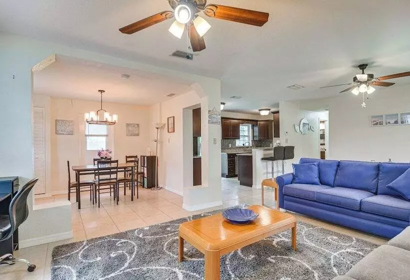 Charming Seminole Home W/ Patio: 6 Mi To Beaches!