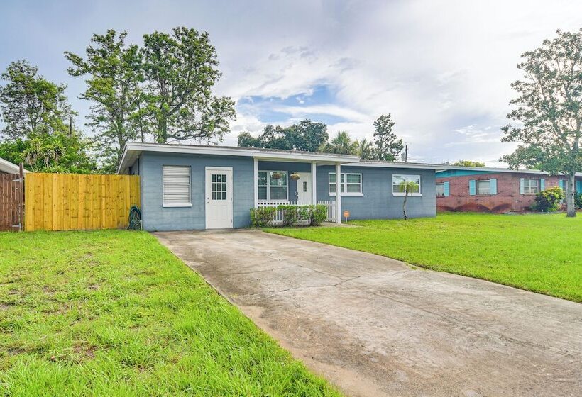 Charming Seminole Home W/ Patio: 6 Mi To Beaches!