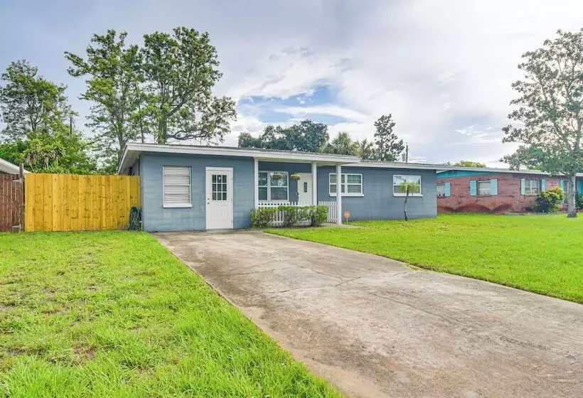 Charming Seminole Home W/ Patio: 6 Mi To Beaches!