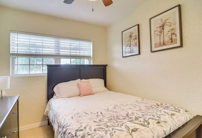 Charming Seminole Home W/ Patio: 6 Mi To Beaches!