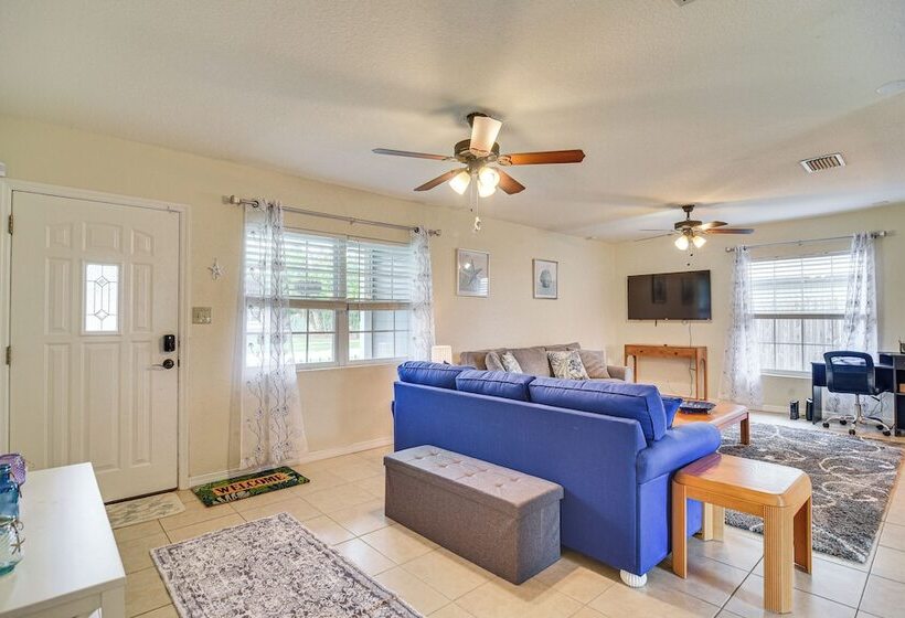 Charming Seminole Home W/ Patio: 6 Mi To Beaches!