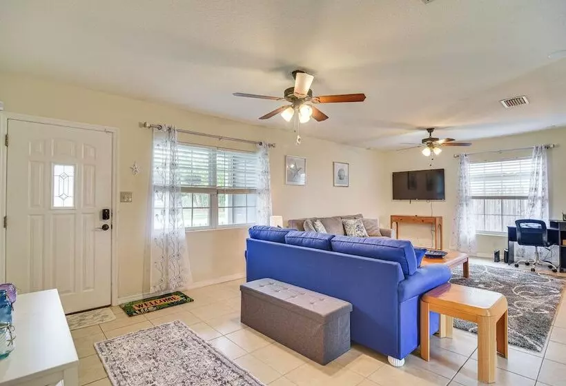 Charming Seminole Home W/ Patio: 6 Mi To Beaches!