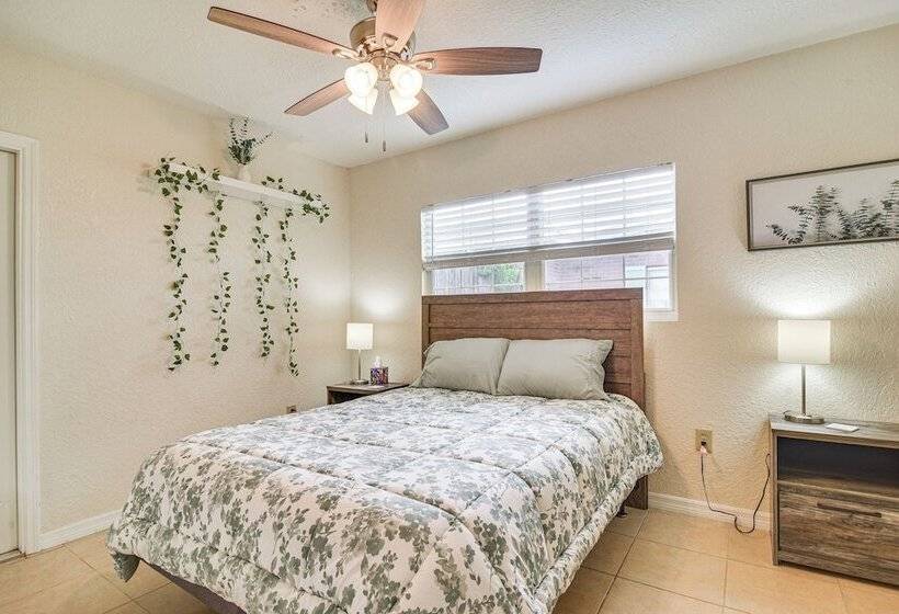 Charming Seminole Home W/ Patio: 6 Mi To Beaches!