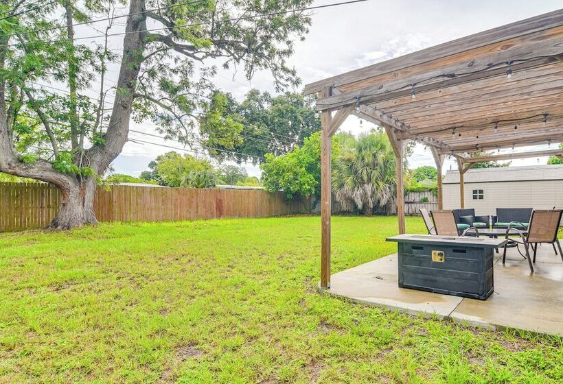 Charming Seminole Home W/ Patio: 6 Mi To Beaches!