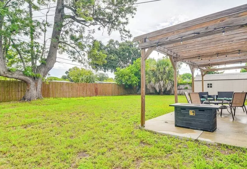 Charming Seminole Home W/ Patio: 6 Mi To Beaches!