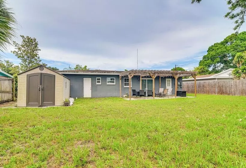 Charming Seminole Home W/ Patio: 6 Mi To Beaches!