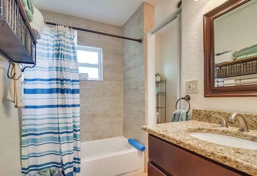 Charming Seminole Home W/ Patio: 6 Mi To Beaches!