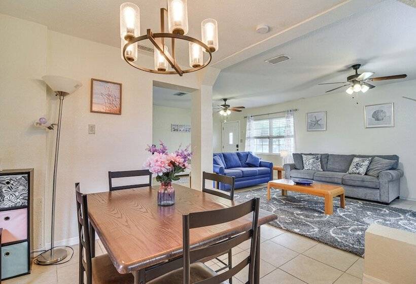 Charming Seminole Home W/ Patio: 6 Mi To Beaches!
