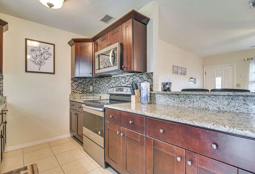 Charming Seminole Home W/ Patio: 6 Mi To Beaches!