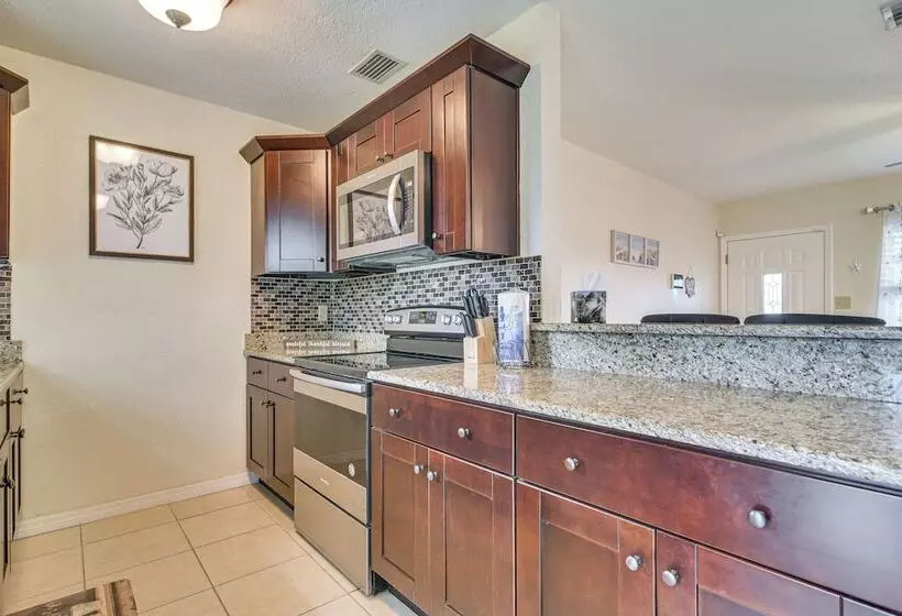 Charming Seminole Home W/ Patio: 6 Mi To Beaches!