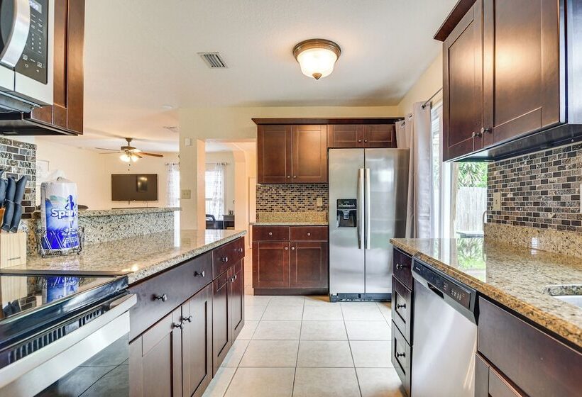 Charming Seminole Home W/ Patio: 6 Mi To Beaches!