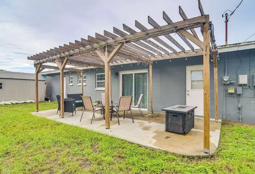 Charming Seminole Home W/ Patio: 6 Mi To Beaches!