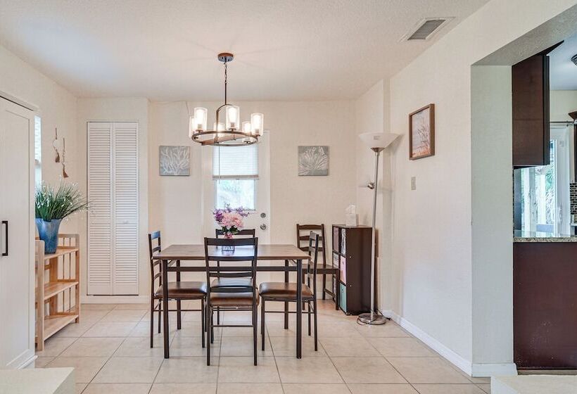 Charming Seminole Home W/ Patio: 6 Mi To Beaches!
