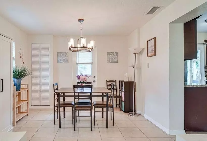 Charming Seminole Home W/ Patio: 6 Mi To Beaches!