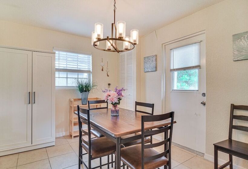 Charming Seminole Home W/ Patio: 6 Mi To Beaches!
