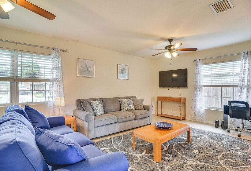 Charming Seminole Home W/ Patio: 6 Mi To Beaches!