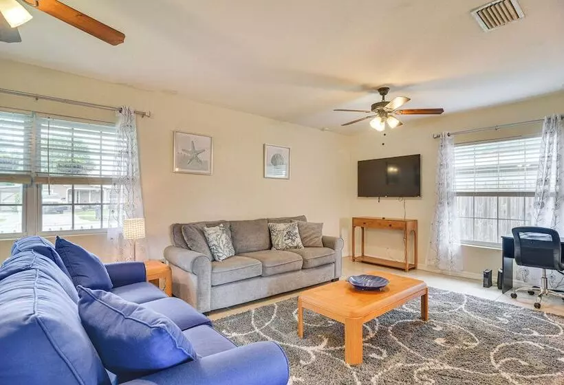Charming Seminole Home W/ Patio: 6 Mi To Beaches!