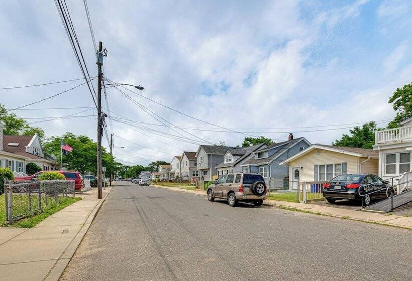 Cozy Keansburg Cottage: Walk To Beach & Boardwalk!