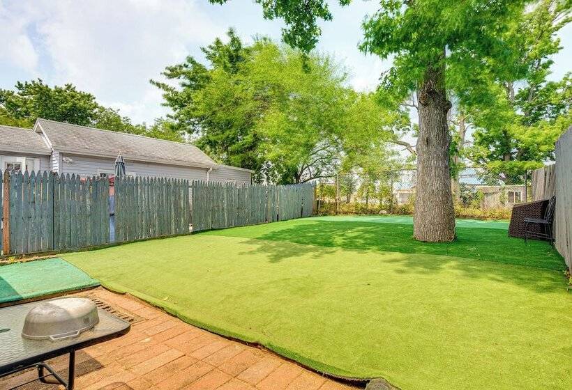 Cozy Keansburg Cottage: Walk To Beach & Boardwalk!