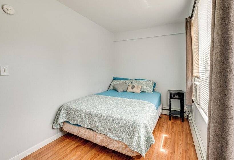 Cozy Keansburg Cottage: Walk To Beach & Boardwalk!