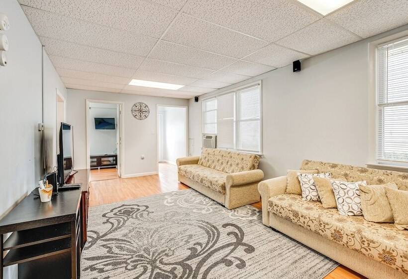 Cozy Keansburg Cottage: Walk To Beach & Boardwalk!