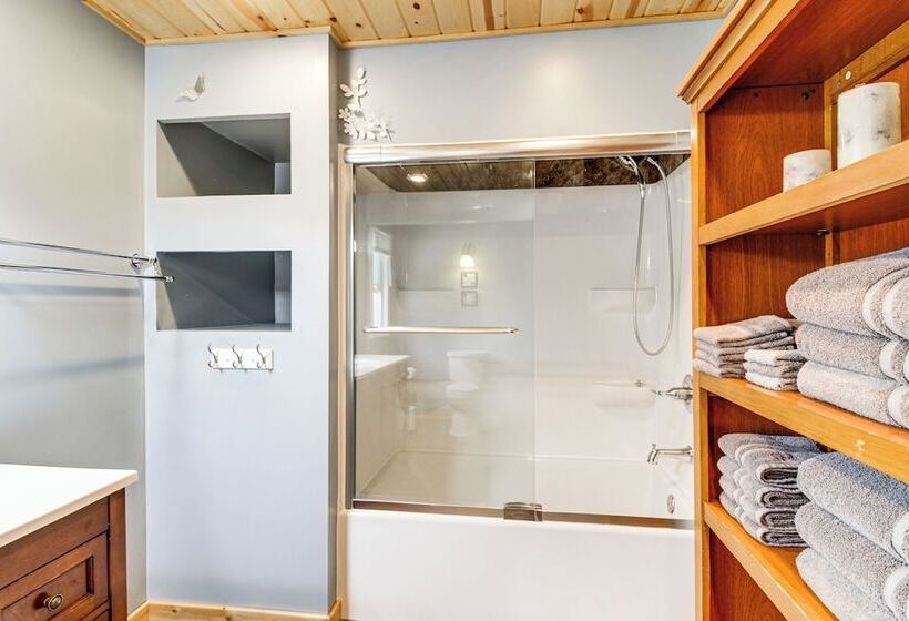 Duluth Lake House   Walk To Beach & Boat Ramp!