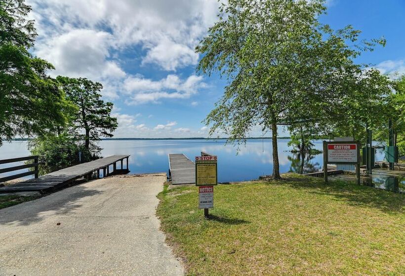 Family Friendly Harrells Home W/ Fire Pit + Kayaks