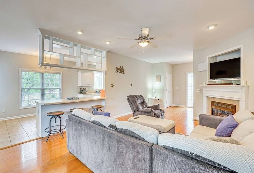 Family Friendly Harrells Home W/ Fire Pit + Kayaks