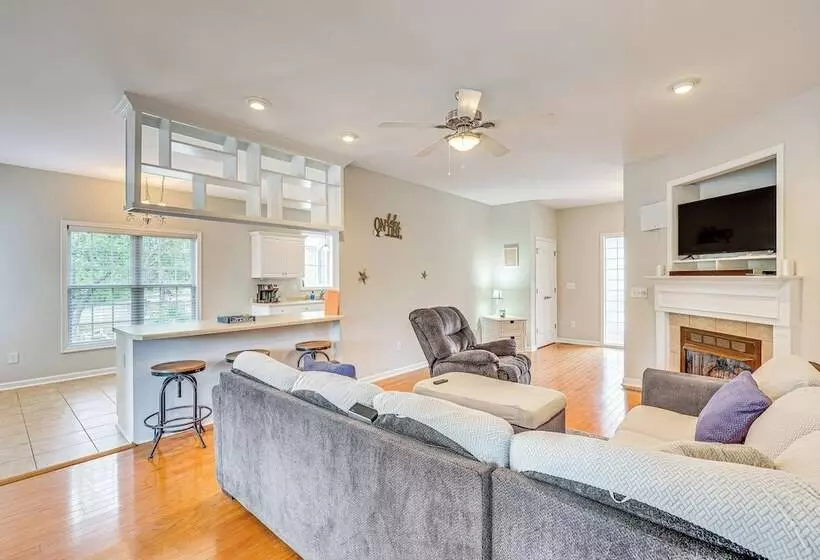 Family Friendly Harrells Home W/ Fire Pit + Kayaks