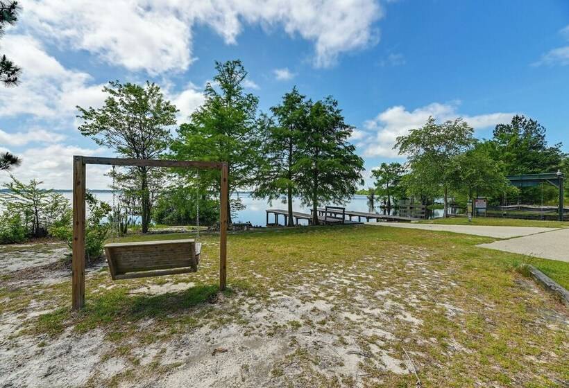 Family Friendly Harrells Home W/ Fire Pit + Kayaks