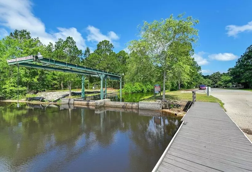 Family Friendly Harrells Home W/ Fire Pit + Kayaks