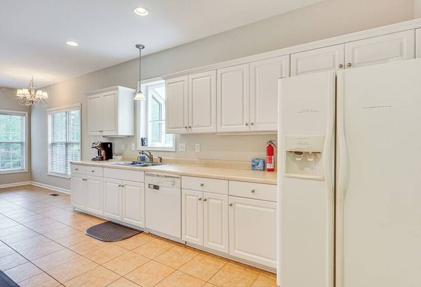 Family Friendly Harrells Home W/ Fire Pit + Kayaks