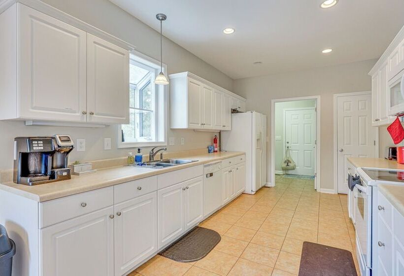 Family Friendly Harrells Home W/ Fire Pit + Kayaks