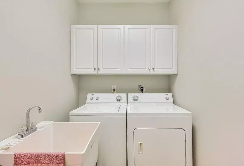 Family Friendly Harrells Home W/ Fire Pit + Kayaks