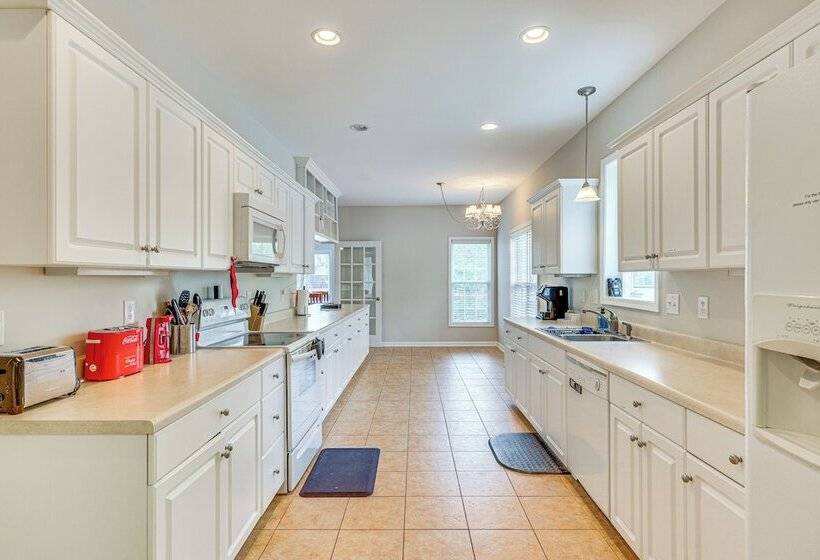 Family Friendly Harrells Home W/ Fire Pit + Kayaks