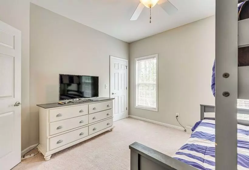 Family Friendly Harrells Home W/ Fire Pit + Kayaks