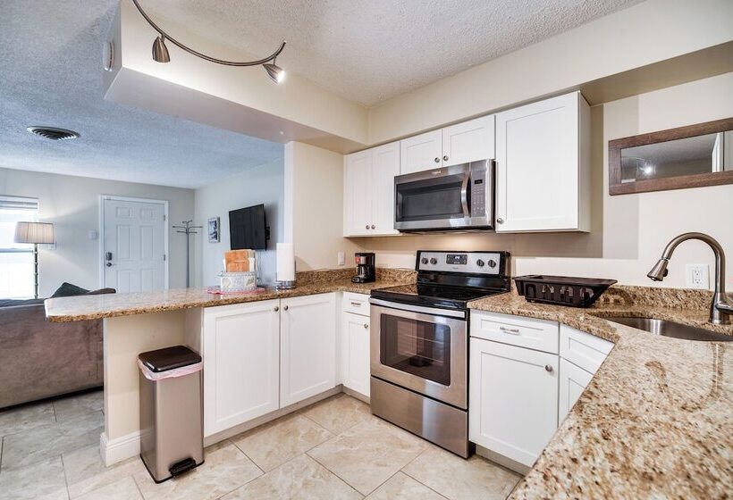 Fort Pierce Home W/ Fenced Yard, Near Beaches