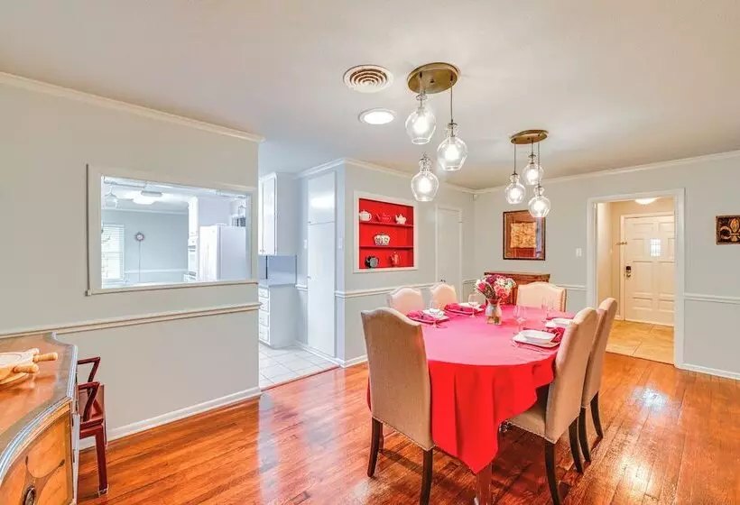 9 Mi To Dtwn: Fort Worth Home W/ Patio & Yard