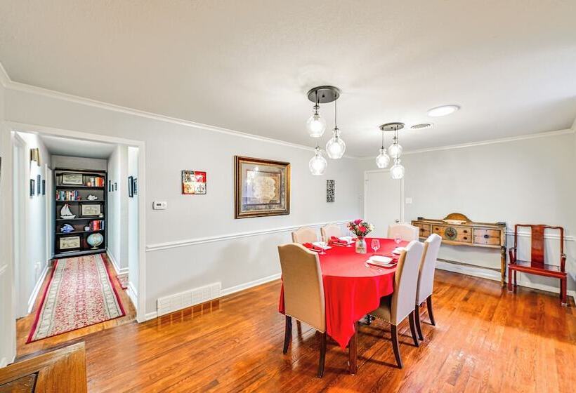 9 Mi To Dtwn: Fort Worth Home W/ Patio & Yard