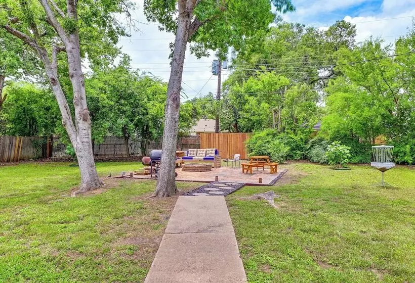 9 Mi To Dtwn: Fort Worth Home W/ Patio & Yard