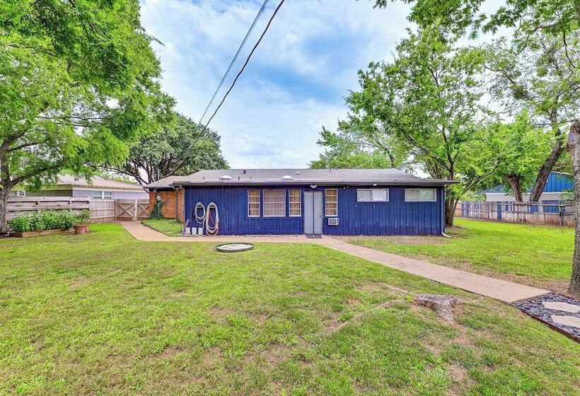 9 Mi To Dtwn: Fort Worth Home W/ Patio & Yard